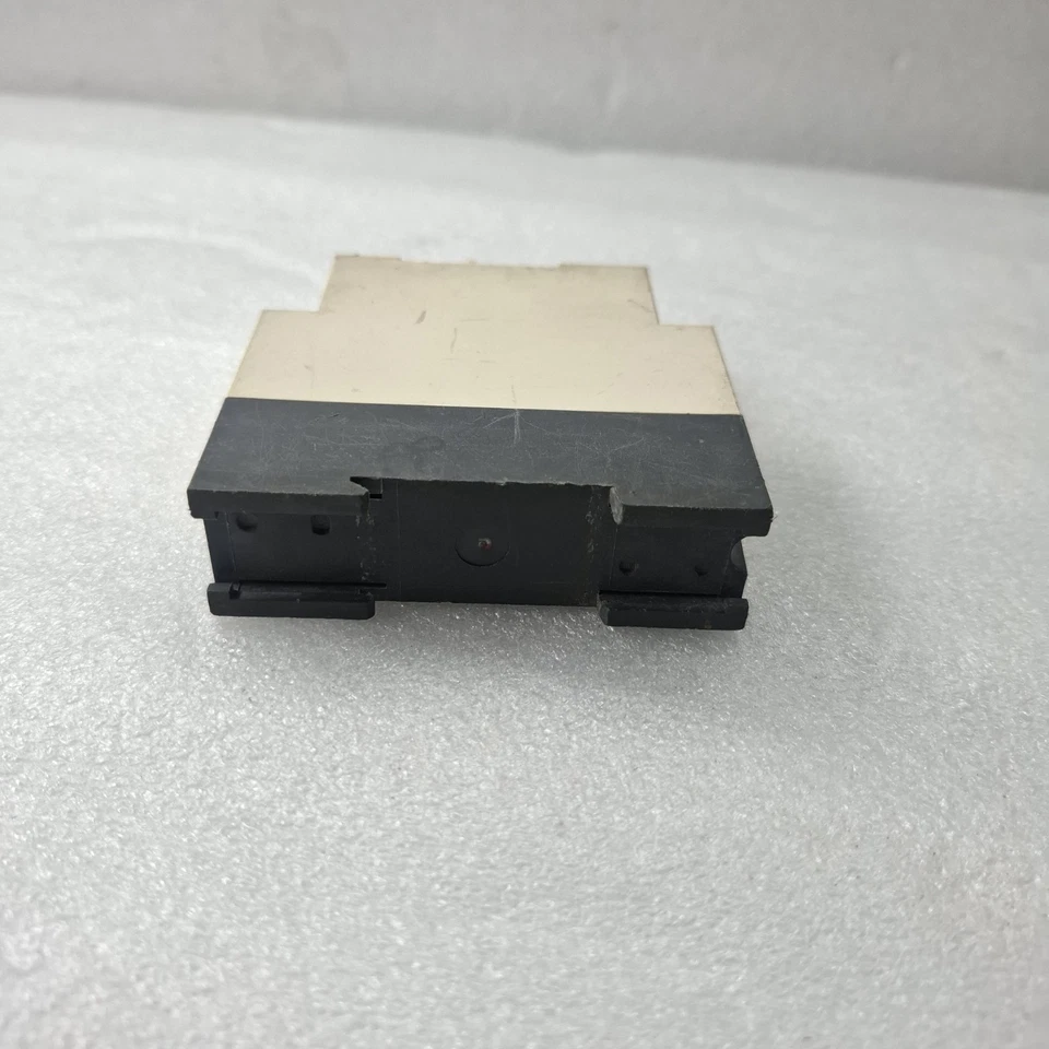 SCHNEIDER ELECTRIC RE7CV11BU TIME DELAY/ TIMER RELAY 0.05s-300h RE7CV11BU